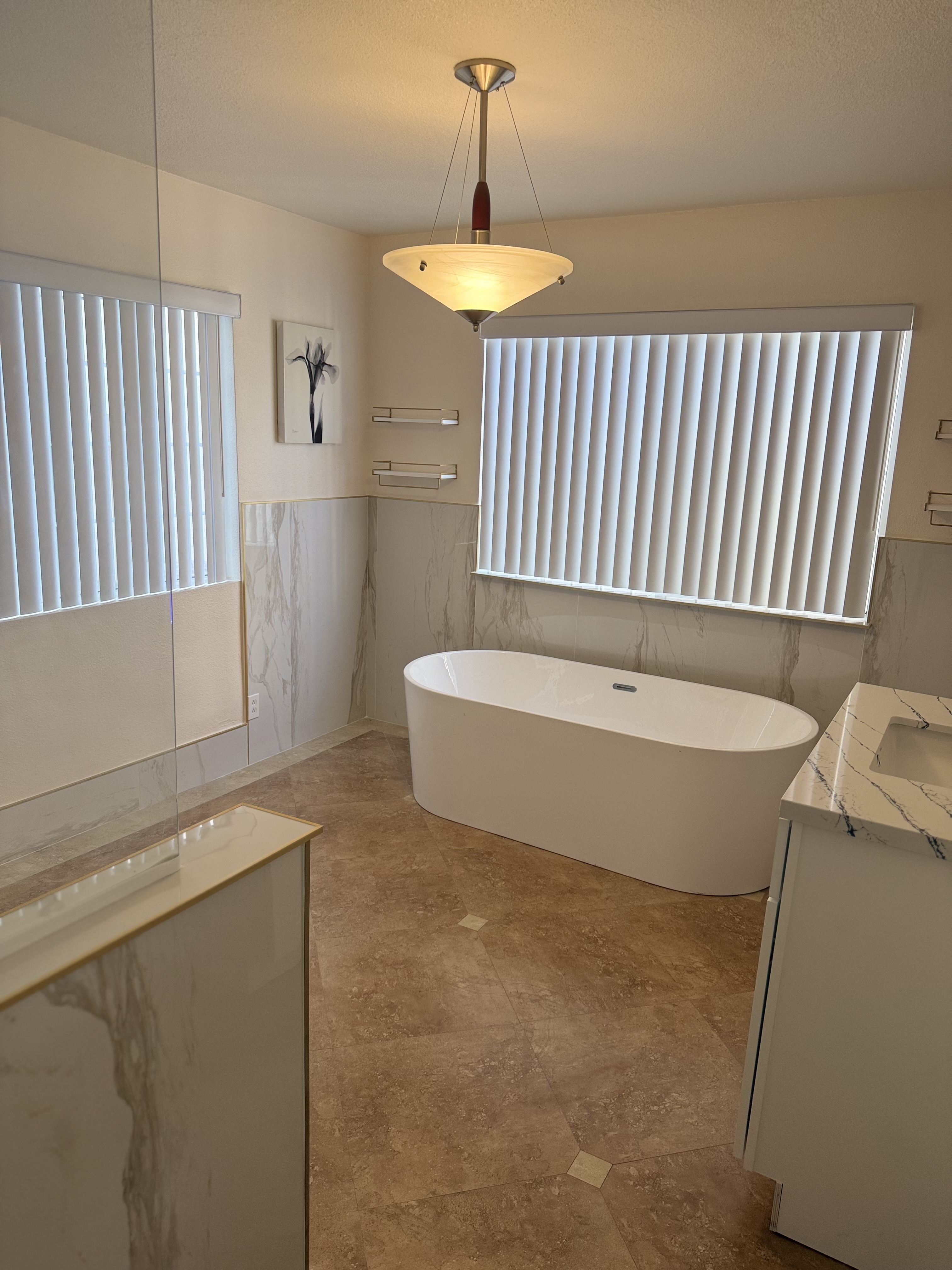 Minimalist bathroom with marble finishes and freestanding tub